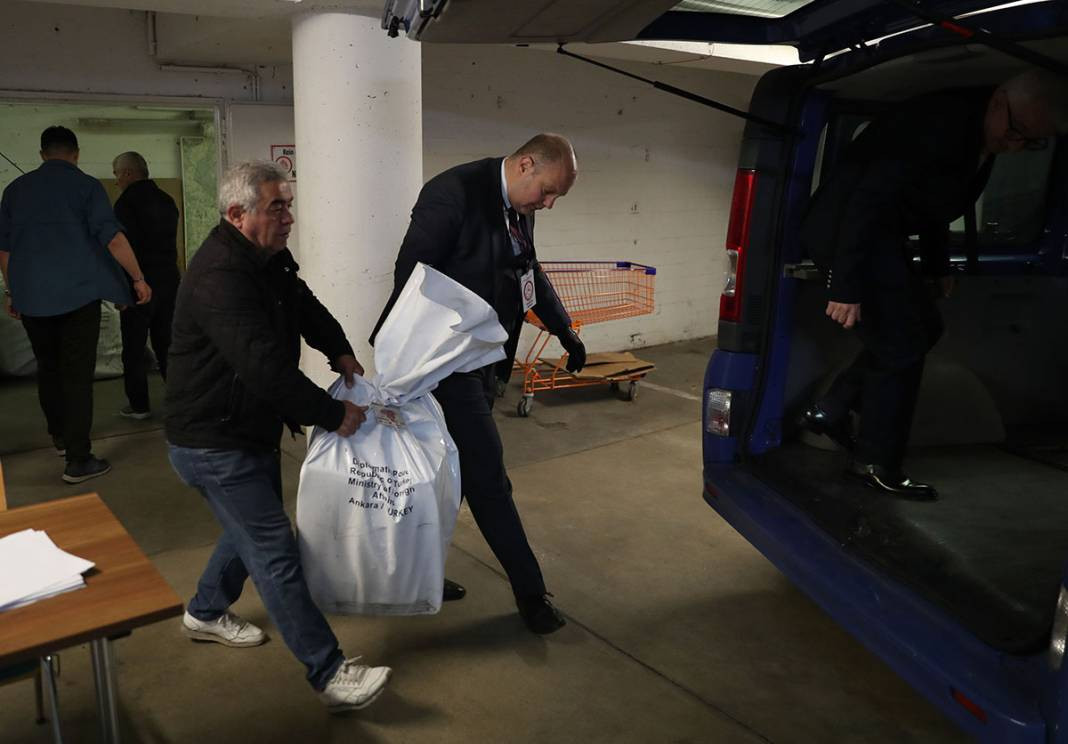 Almanya'daki oy pusulaları Türkiye'ye gönderildi - Resim: 11